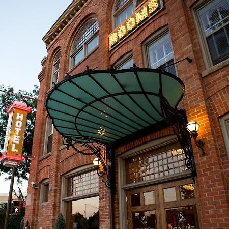 Retro Suites Hotel Chatham-Kent Exterior foto