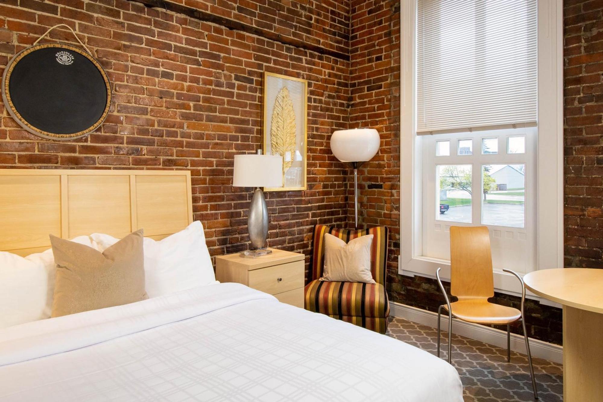 Retro Suites Hotel Chatham-Kent Exterior foto